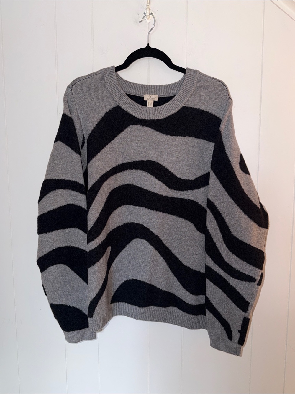 Logo Grey & Black Wave-Pattern Crewneck Sweater Size 1X